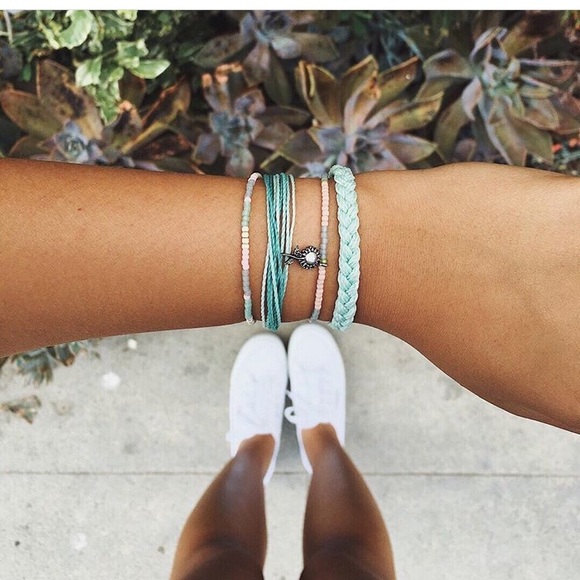 PURA VIDA BRACELET - Picture 1 of 3